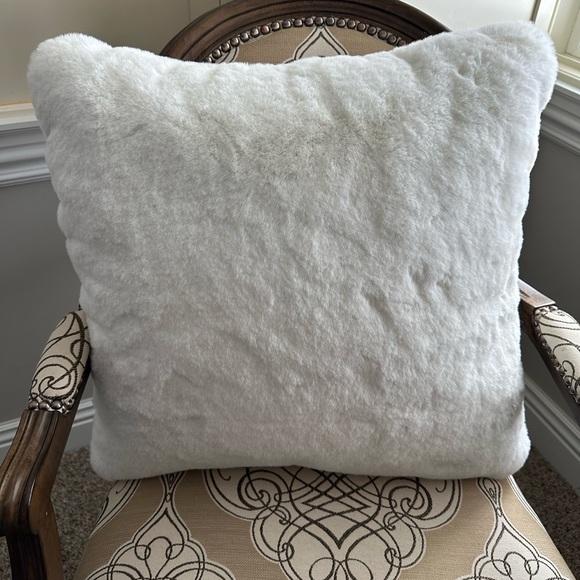 Z Gallerie Other - NEW ZGallerie Nikki Chu- Adwin Pillow